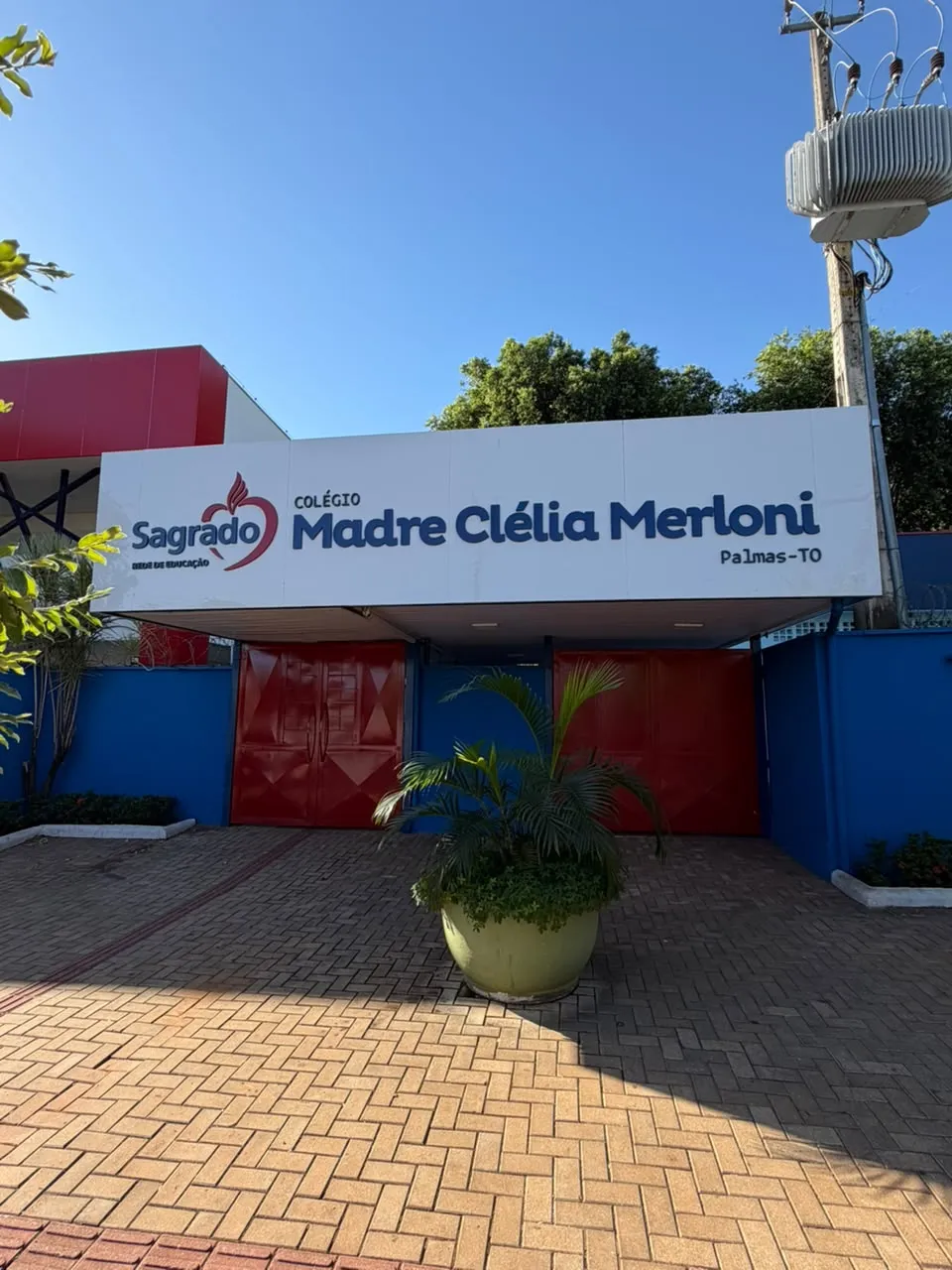 Fachada do Colégio Madre Clélia Merloni